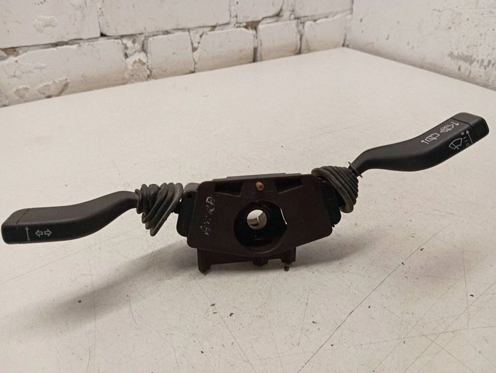 Wiper turn signal indicator stalk/switch 90306520