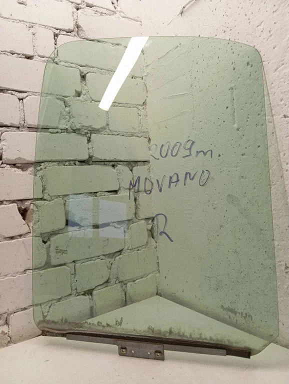 Pagrindinis priekinių durų stiklas (keturdurio)