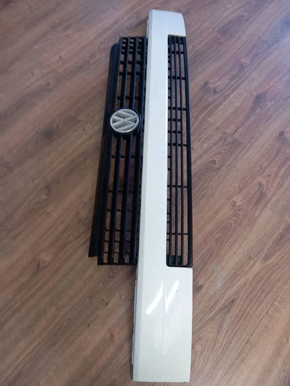 Front grill 701853653