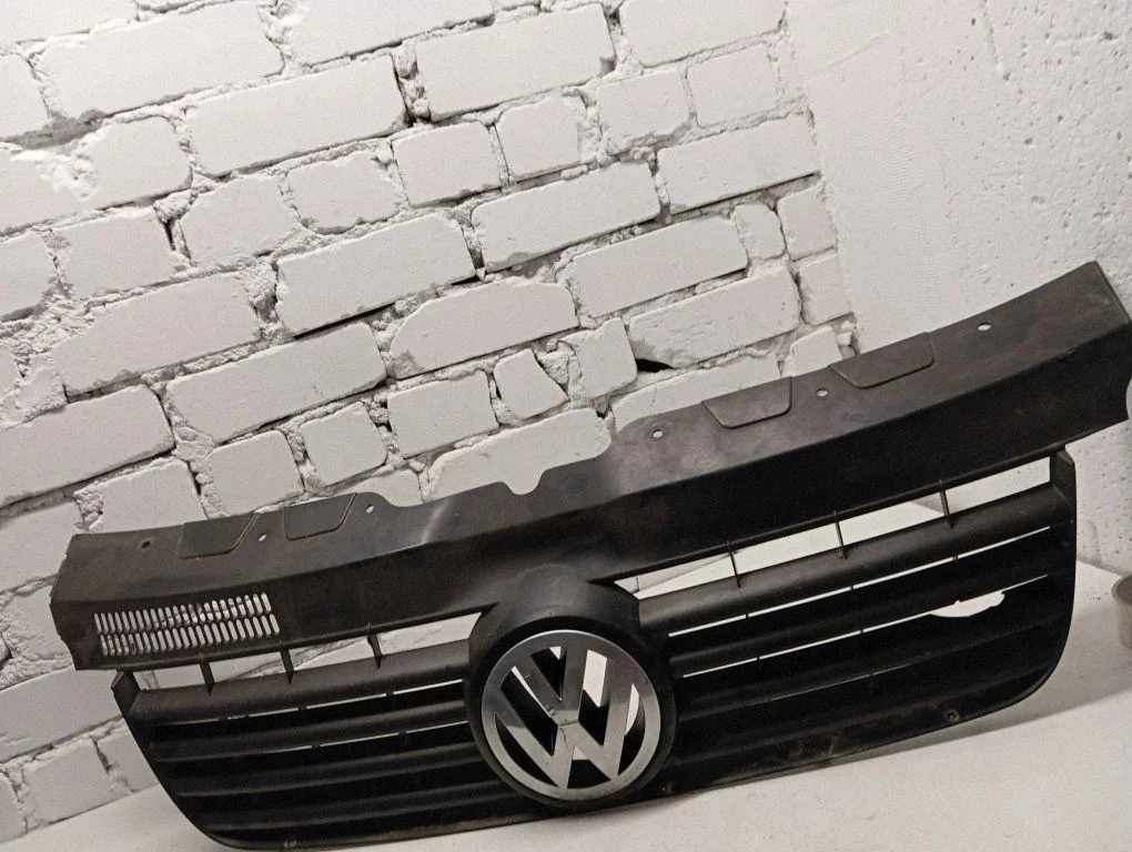 Front grill 7H0807101