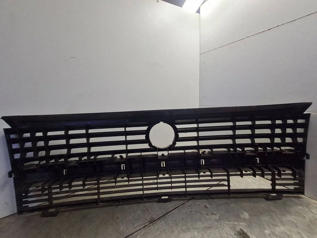 Front grill 701853653
