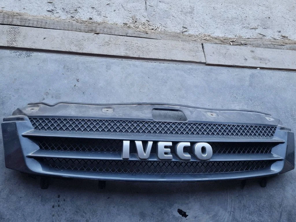 Atrapa przednia (grill) – Iveco Daily 4th gen (2006-2011)