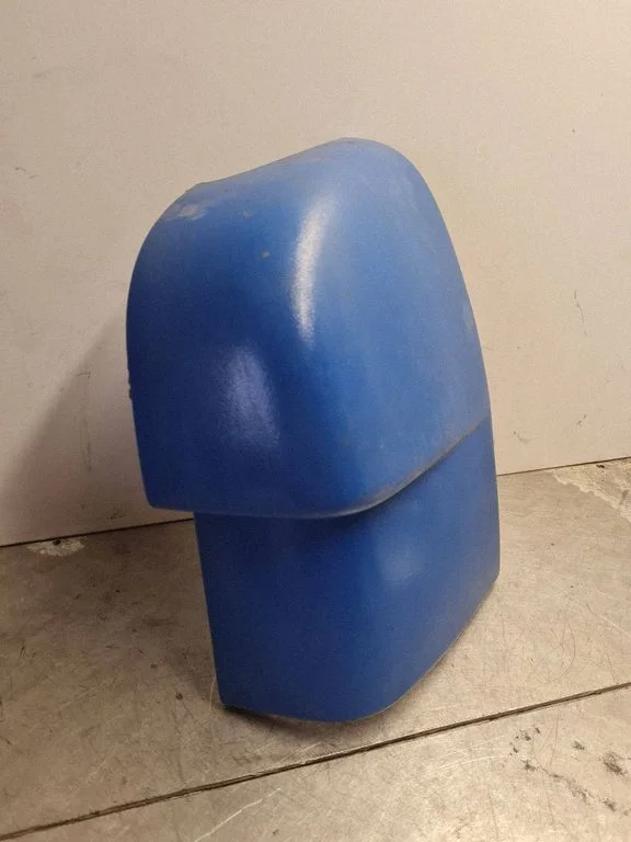 Kampinė galinio bamperio dalis