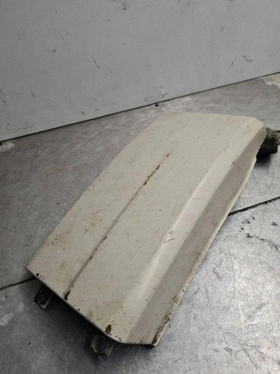 Priekšējā luktura apdare 701805057B