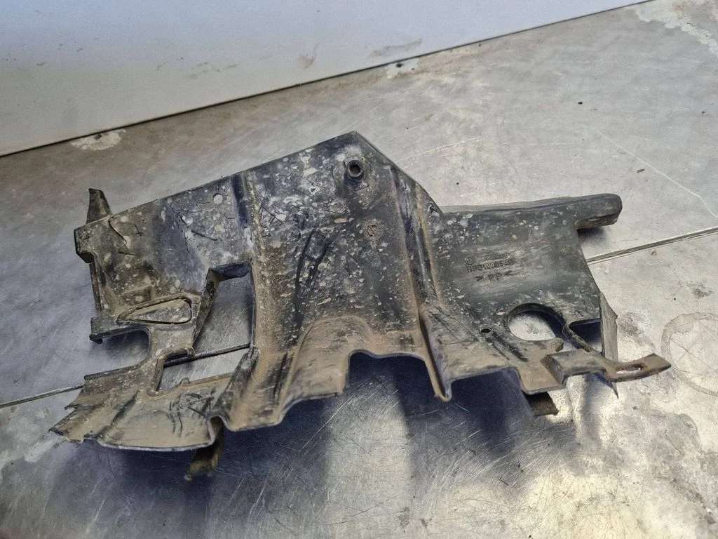 Other engine bay part – Volkswagen Transporter - Caravelle T5 (2003-2015)