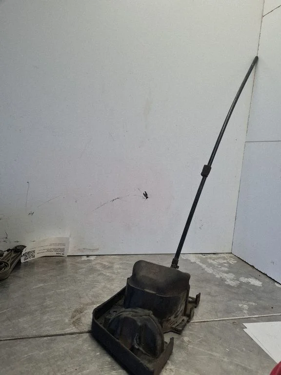 Apdaila aplink degalų bako dangtelį