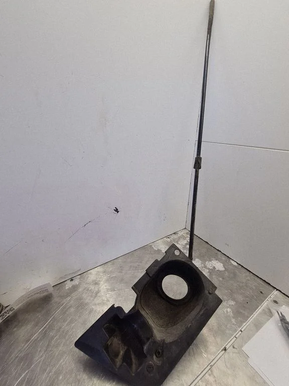 Apdaila aplink degalų bako dangtelį