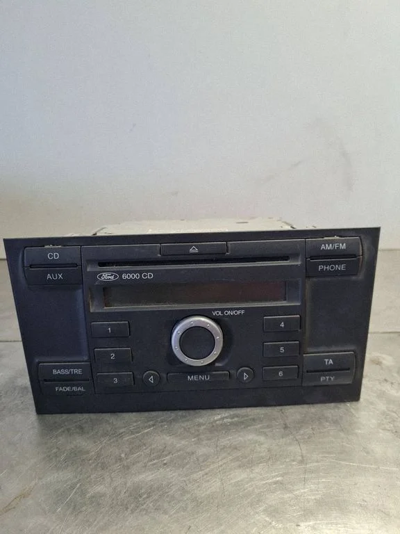 Radio, odtwarzacz CD/DVD, nawigacja M075482