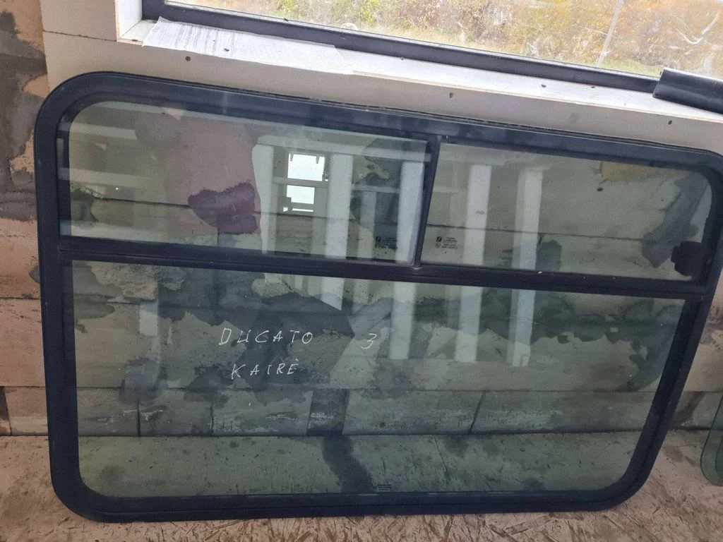 Galinis šoninis kėbulo stiklas