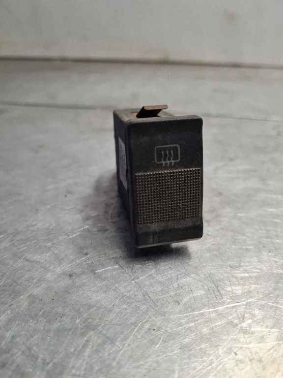 Windscreen/window heater switch – Audi A6 S6 C5 4B (1997-2005)