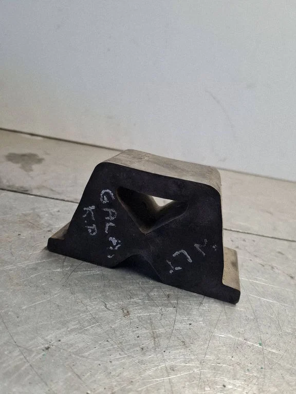 Kita galinės važiuoklės detalė
