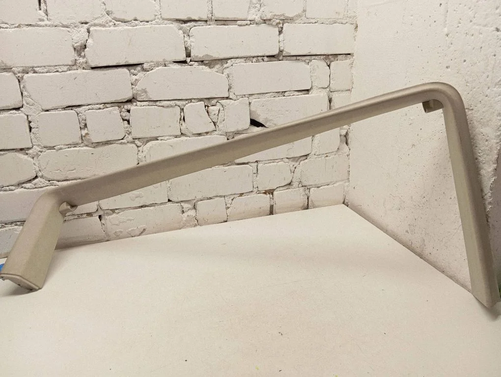 Kita slankiojančių durų apdailos detalė