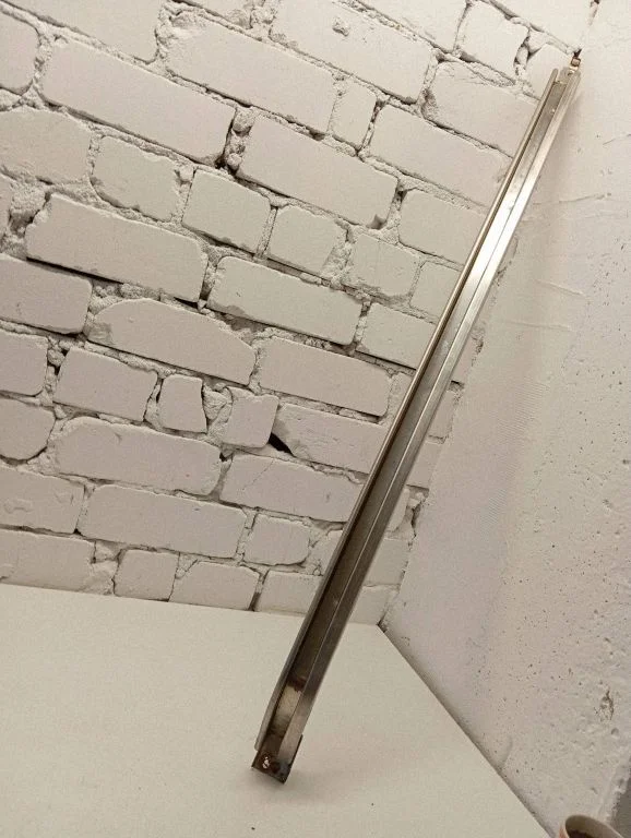 Kita slankiojančių durų apdailos detalė