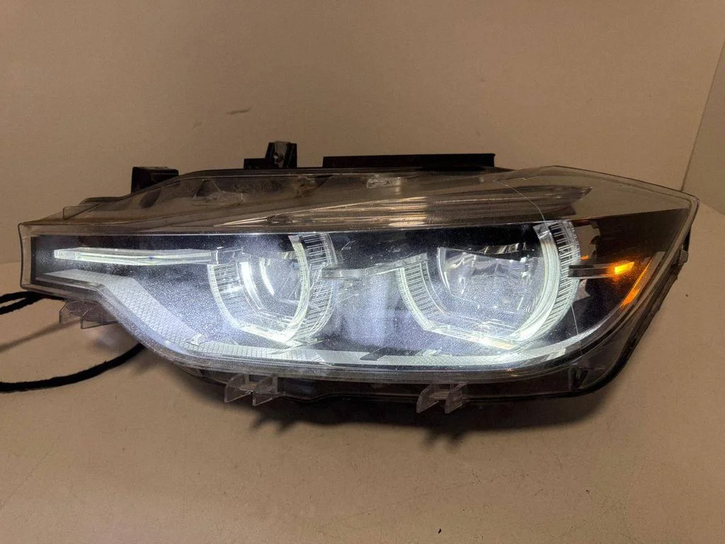 Headlight/headlamp 7498949