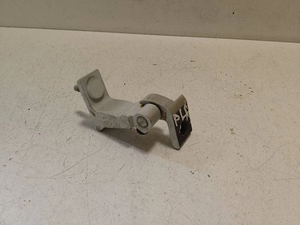 Front door lower hinge 8S0833405B