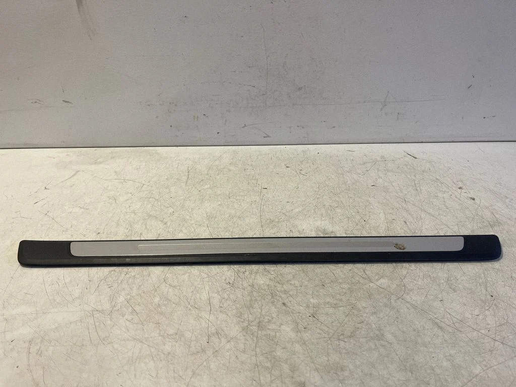 Front sill trim cover 8W0853374F