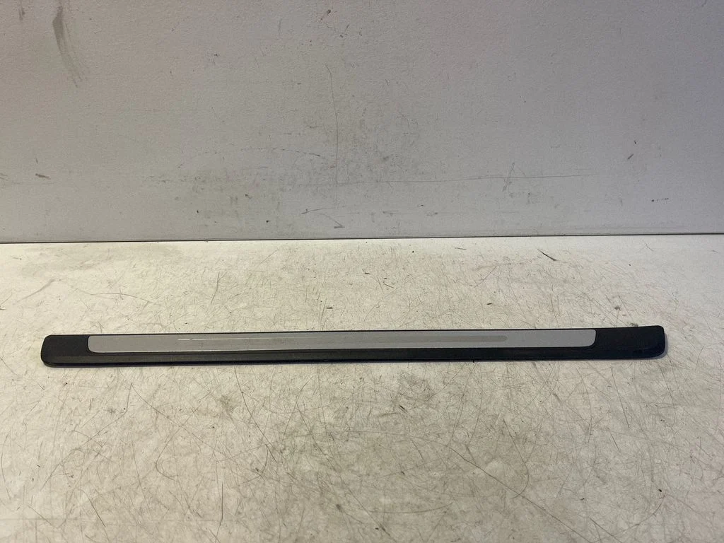 Front sill trim cover 8W0853373F