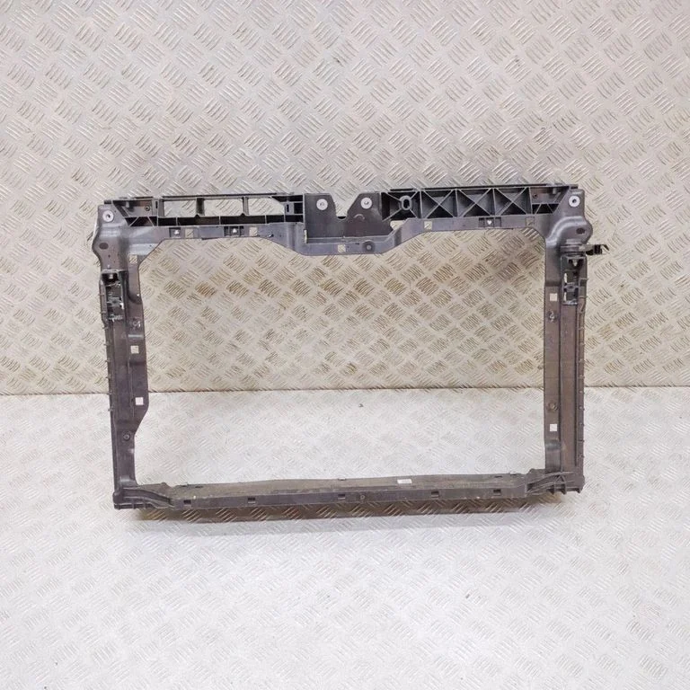 Radiatoru panelis 6VA805588B