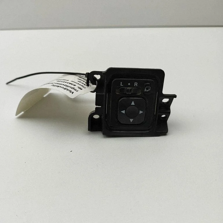 Wing mirror switch – Mitsubishi L200 (2015-)