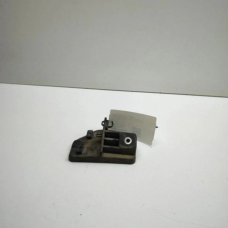 Esistange kinnitusklamber BK2117K543AA
