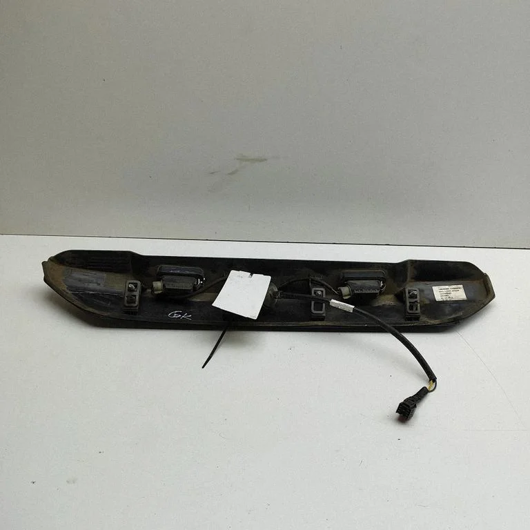 Tagaluugi numbrivalgustuse liist 6M2A13550AC