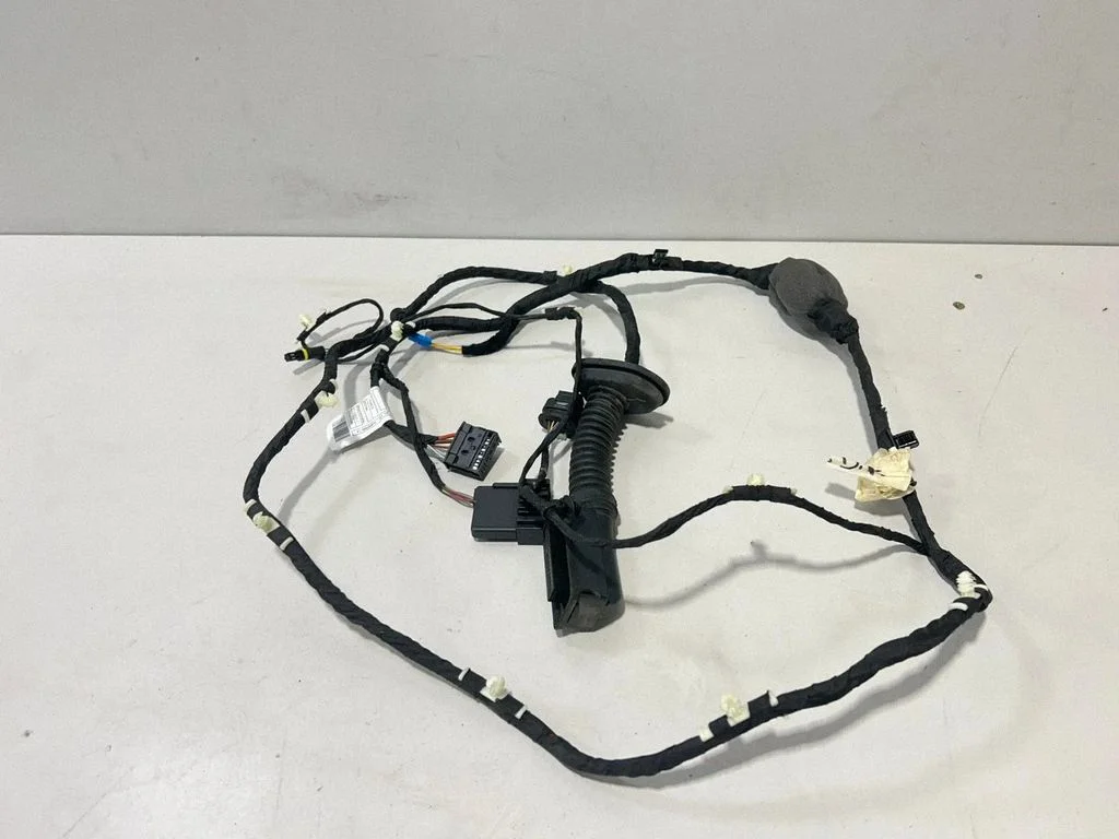 Aizmugurējo durvju vadu instalācija – BMW X5M G05 F95 (2019-)