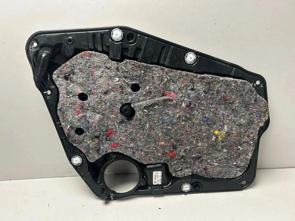 Aizmugurējā el. loga pacēlāja mehānisms bez motoriņa – BMW X3 G01 (2018-2024)
