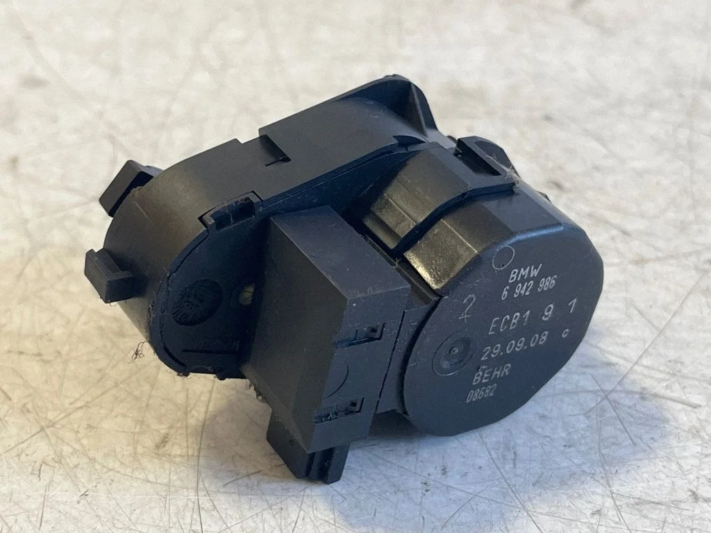 Air flap motor/actuator – BMW 5 Series E60 E61 (2004-2010)