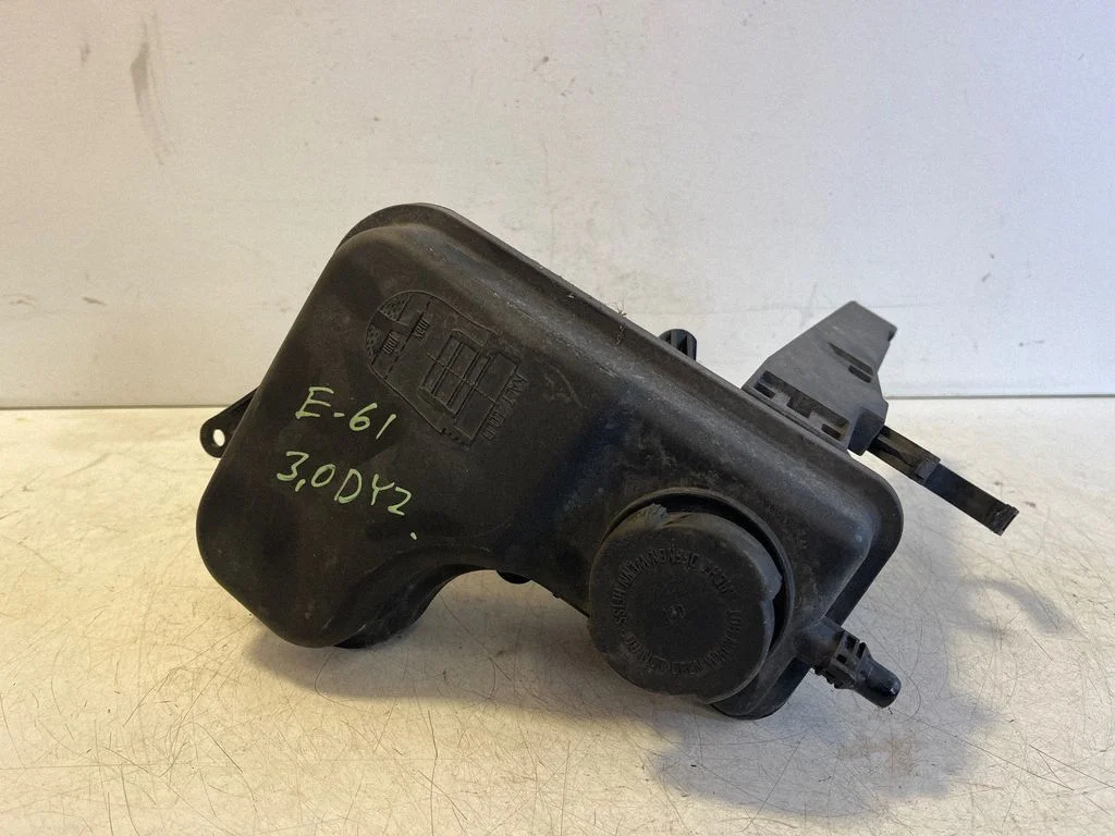 Coolant expansion tank/reservoir 7800292