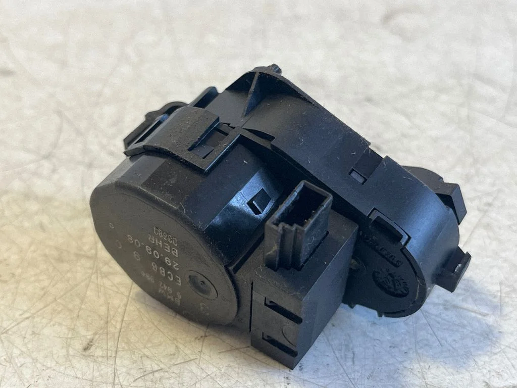Air flap motor/actuator 6942994
