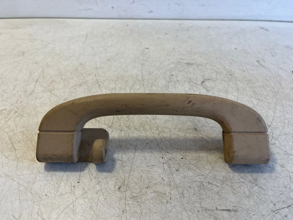 Rear interior roof grab handle 7033662