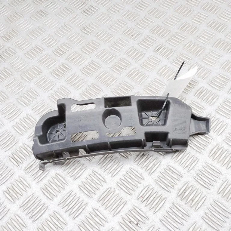 Rear bumper mounting bracket – Skoda Superb B8 (3V) (2015-2024)