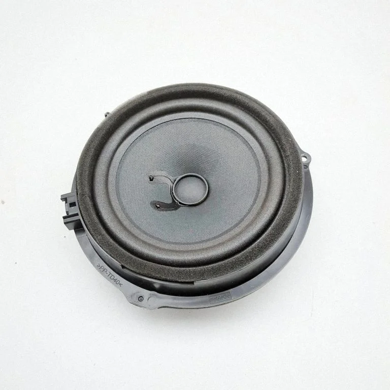 Skaļrunis (-ņi) priekšējās durvīs GN1518808AB