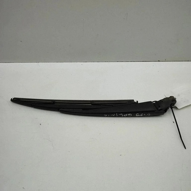 Aizmugurējā stikla tīrītāja svira 8253A129