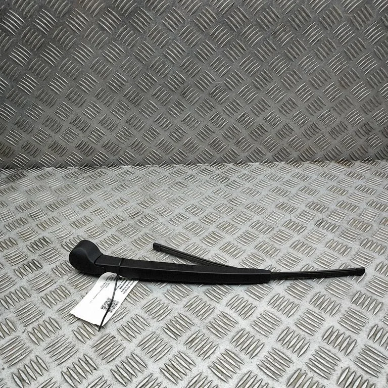 Aizmugurējā stikla tīrītāja svira 657955704
