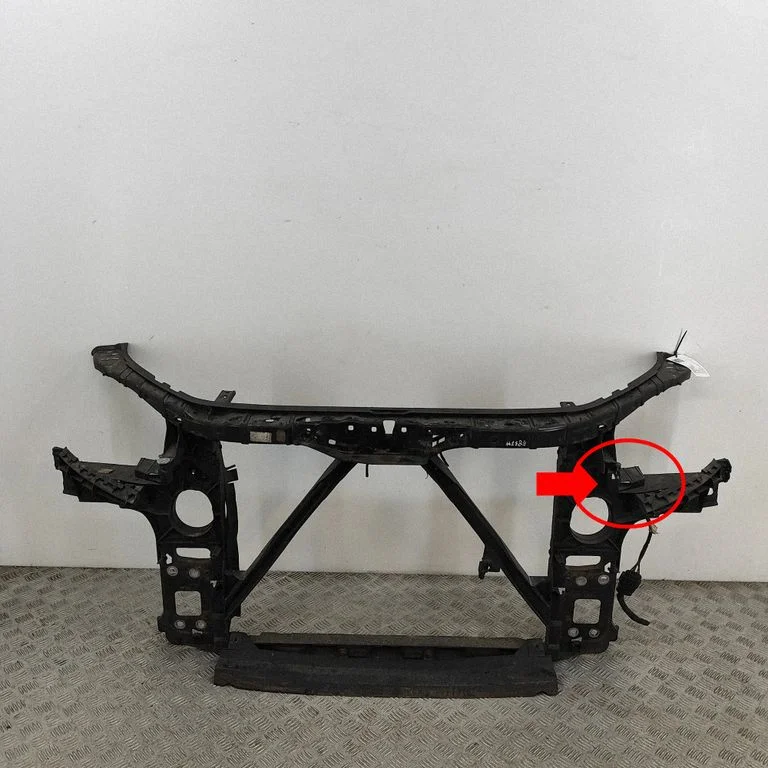 Pas przedni 4L0805594A