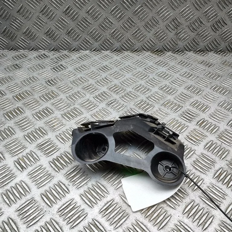 Aizmugurējā bufera turētājs 657807394A