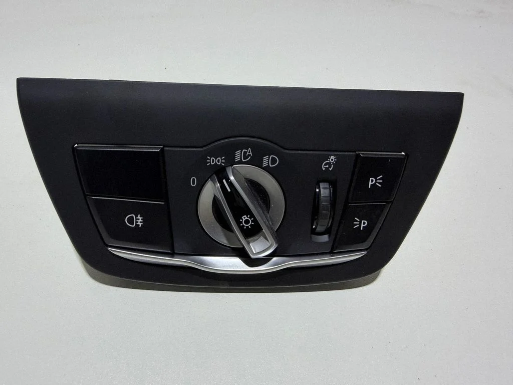 Light switch 5A67870