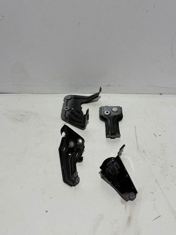 Fender mounting bracket 7400220