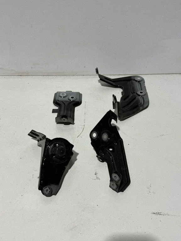 Fender mounting bracket 7400219