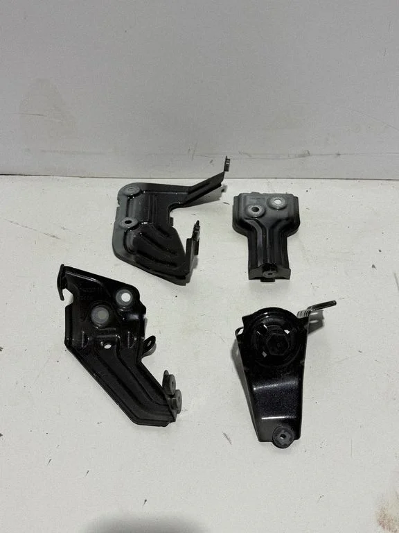 Fender mounting bracket 7400220