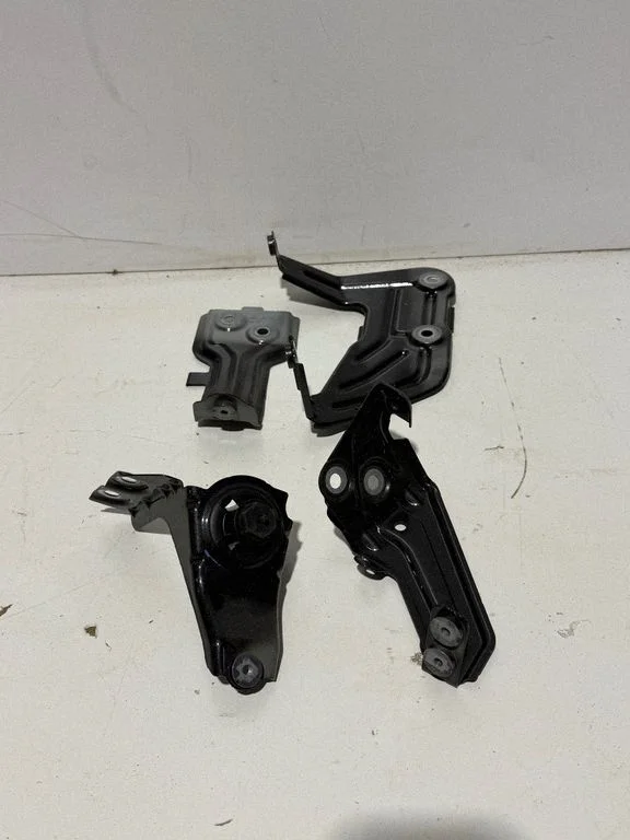 Fender mounting bracket 7400219