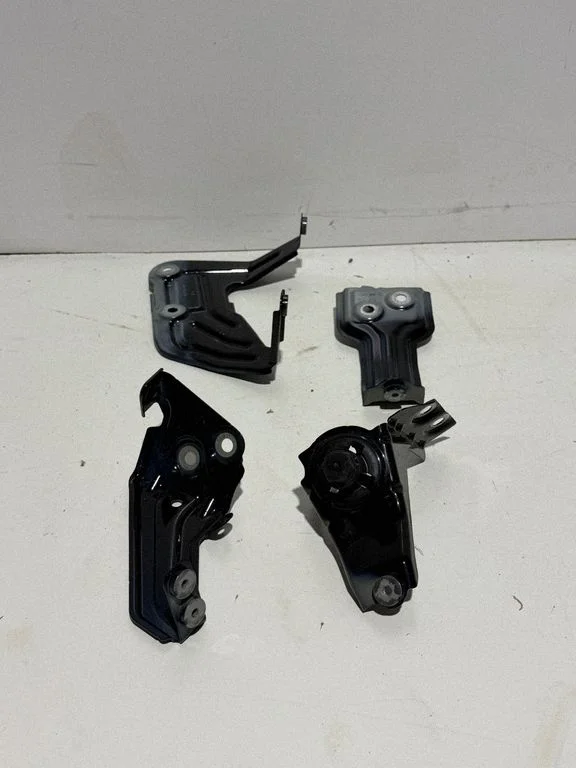 Fender mounting bracket 7400220