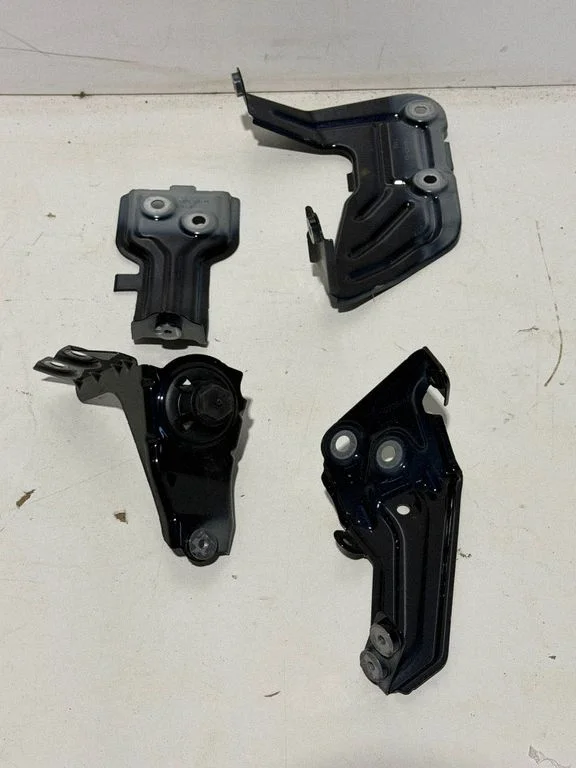 Fender mounting bracket 7400219