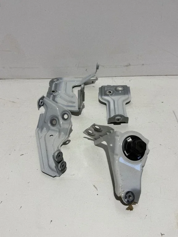 Fender mounting bracket 7400220