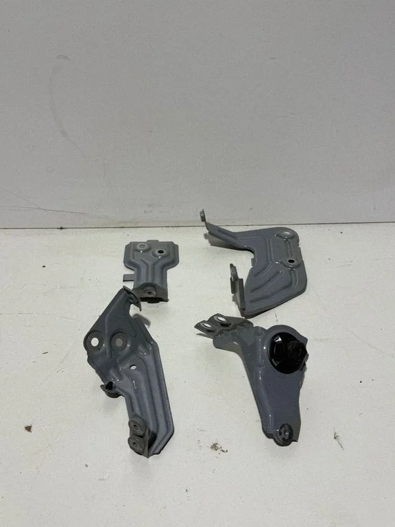 Fender mounting bracket 7400219