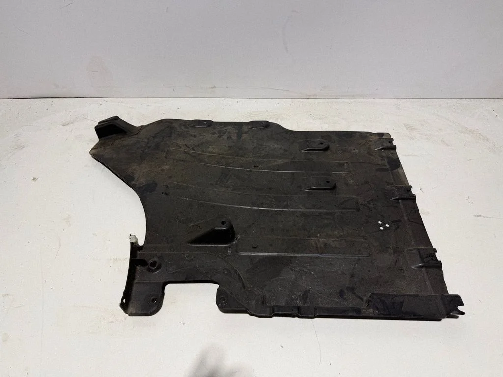 Center/middle under tray cover 7396708