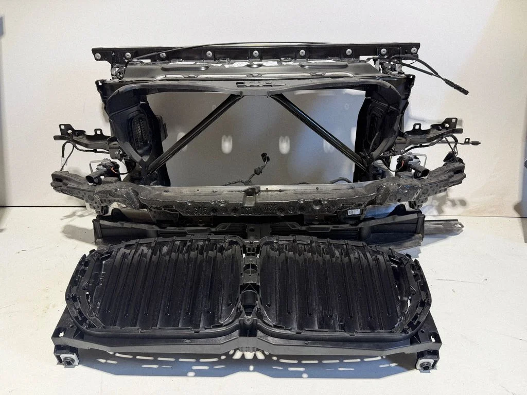 Radiatoru paneļa kronšteins 8655761
