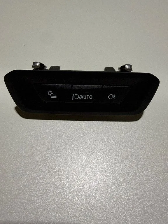 Gaismu slēdzis 5A71544