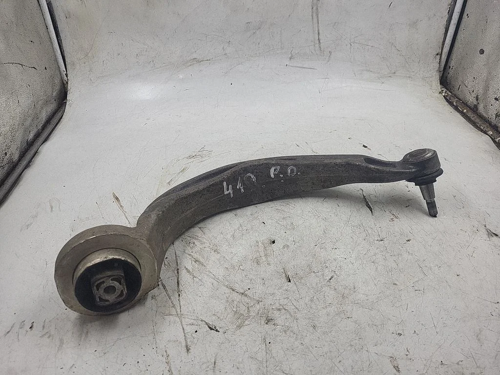 Front lower control arm/wishbone – front right